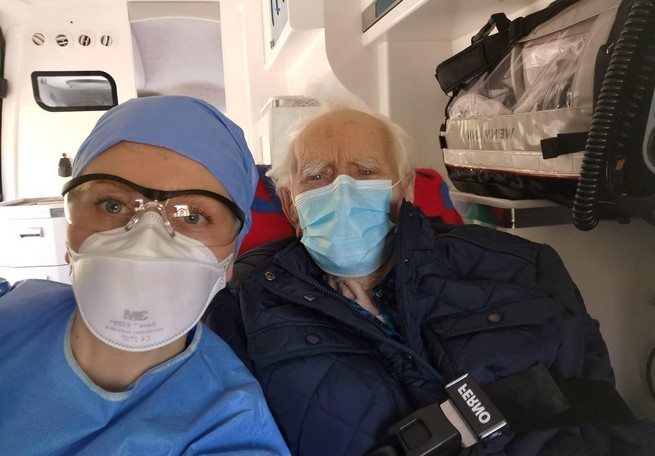 100-latek z Warszawy pokonał koronawirusa