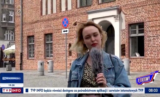 Dziennikarka TVP pyta przechodniów, czy w Polsce powinny być wprowadzone dodatkowe 54 płcie