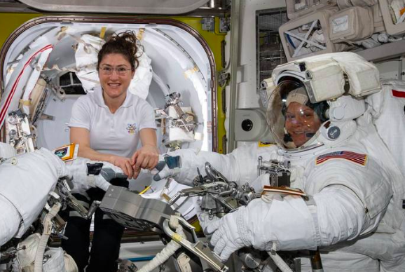 NASA odwołuje pierwszy kobiecy spacer kosmiczny, bo ma za mało pasujących skafandrów