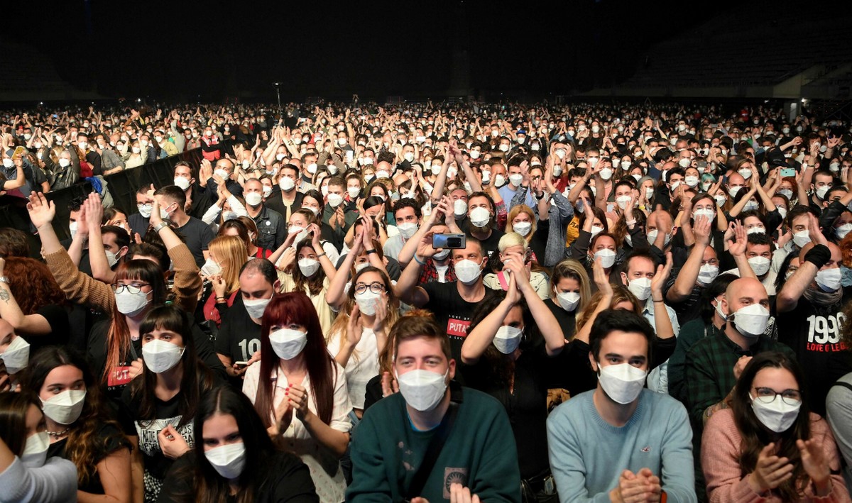 Hiszpania: służby medyczne wyraziły zgodę na testowe imprezy bez dystansu społecznego
