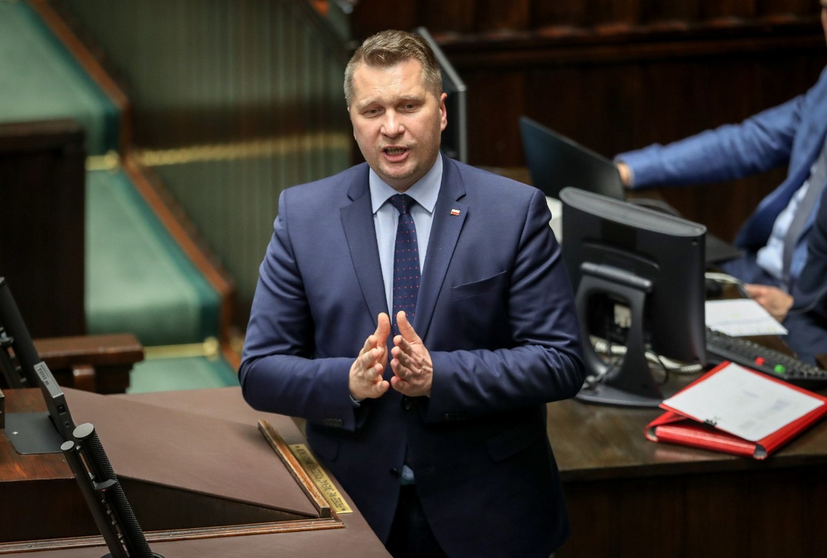 Niepokorny Czarnek olał zakazy i odwiedził babcię w szpitalu. Prawie wszyscy pacjenci i minister są zakażeni