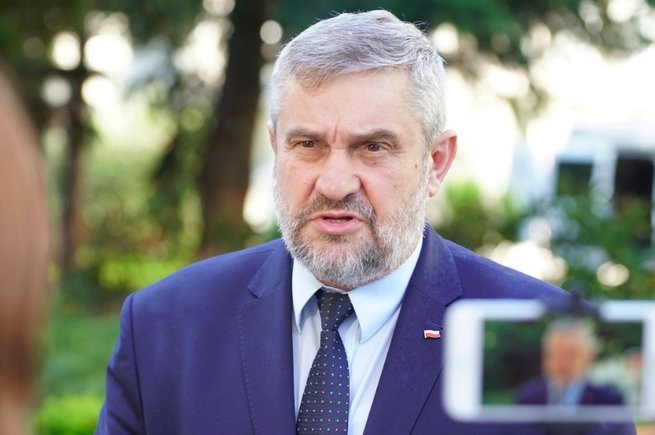 Minister Ardanowski do rolników: martwcie się, czy nie zostawicie następnym pokoleniom klepiska i pustyni
