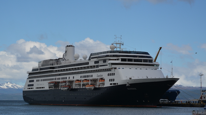 Statek wycieczkowy z 1800 pasażerami i koronawirusem na pokładzie nie może zacumować w żadnym porcie