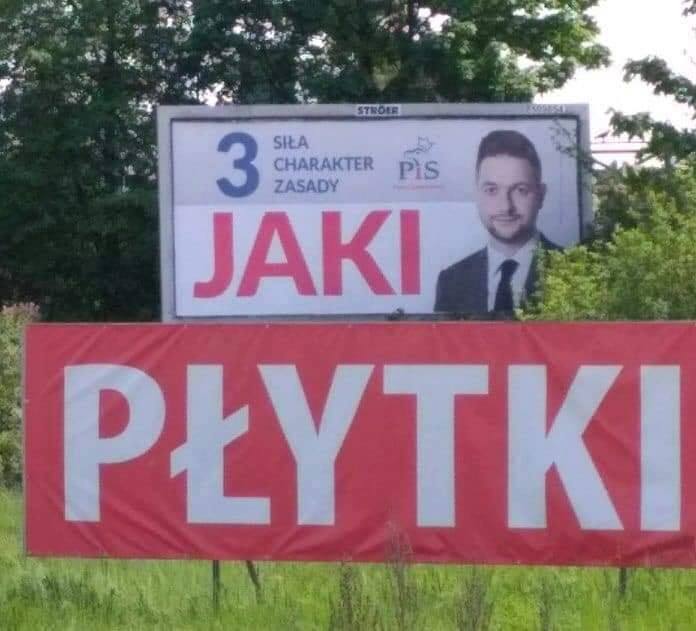 Niefortunne miejsce na baner Patryka Jakiego