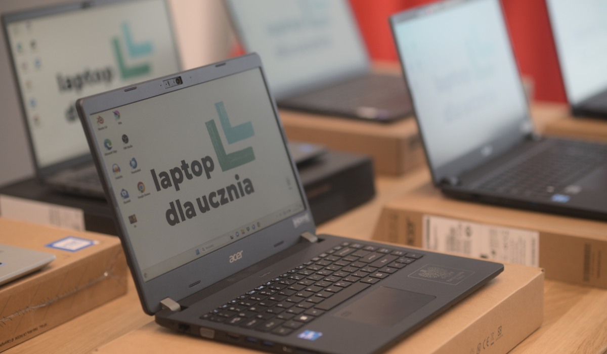 Program "Laptop dla ucznia" został odwołany, minister Gawkowski mówi, że jest podejrzenie przekrętu