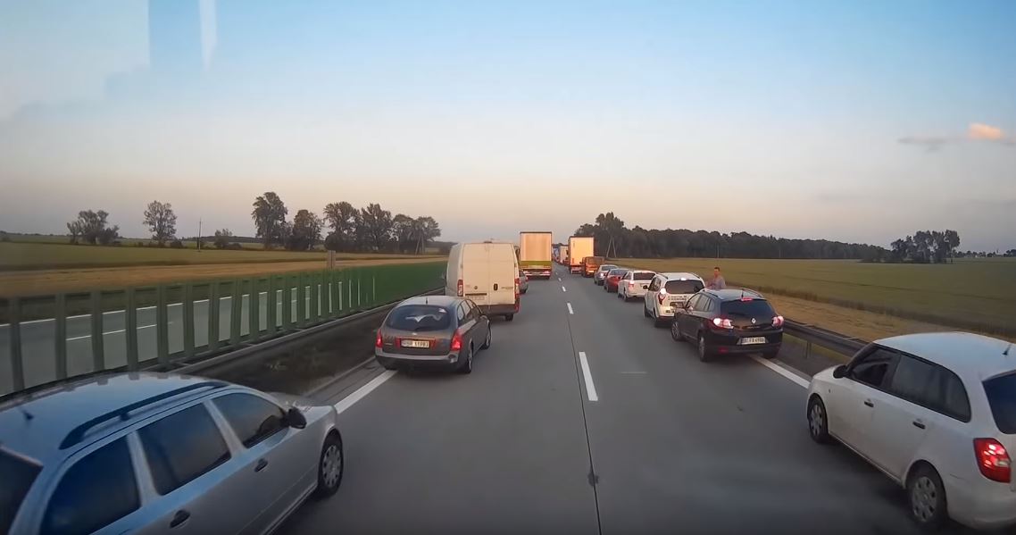 Blokowanie "korytarza życia" ma podlegać karze