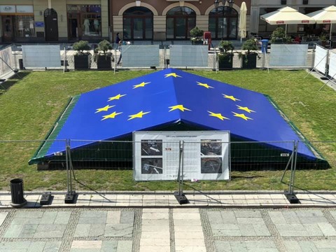 Kalisz przykrył dziurę Unią Europejską i ojejku, jakie to symboliczne