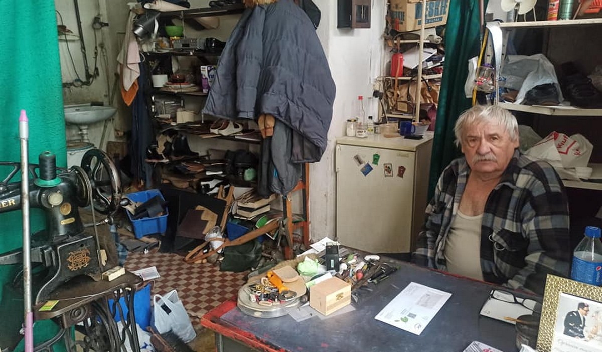 Łódź: pan Ryszard miał zamknąć swój zakład szewski, ale popłynęła pomoc i go nie zamknie