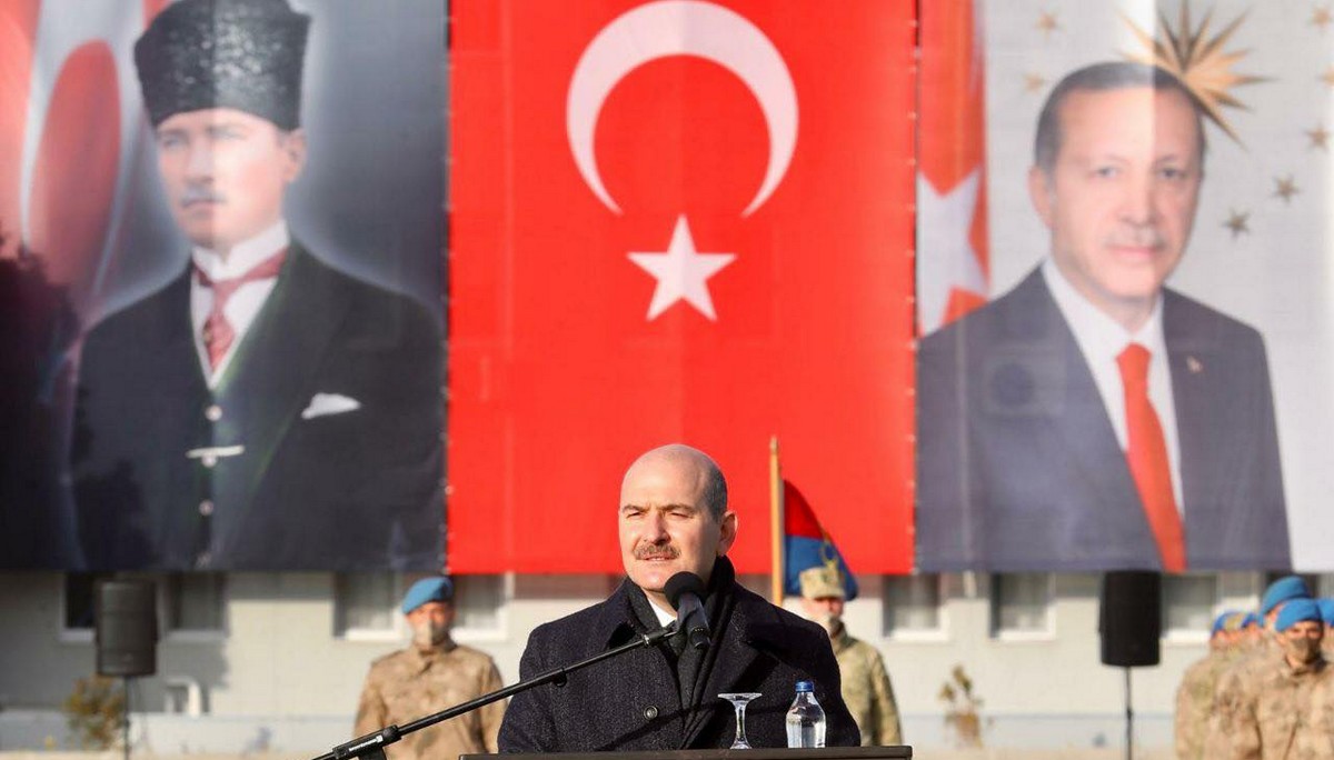 Tureccy obywatele ścigani przez służby za nazywanie ministra spraw wewnętrznych Turcji "łysym"