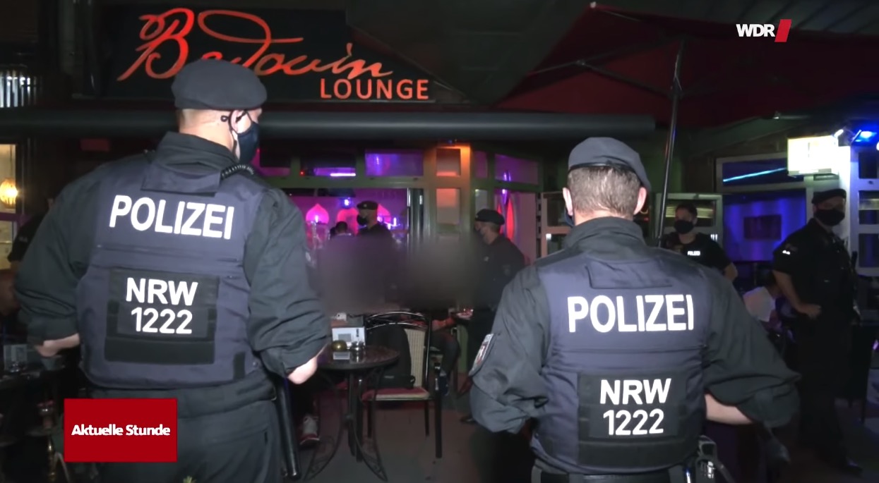 Niemcy: wielka obława policji w 10 miastach jednocześnie, uderzenie w podziemie hazardowe