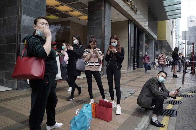 Hong Kong wraca do reżimu sanitarnego. Padł rekord zakażeń koronawirusem 