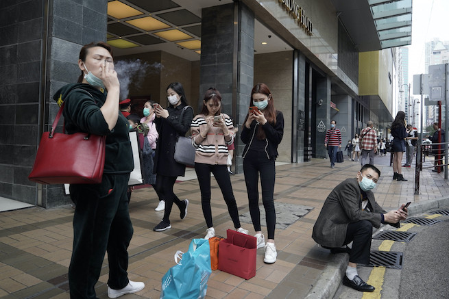 Wirus "z Wuhan": drugie miasto odcięte, kilka przypadków zarażeń poza Chinami