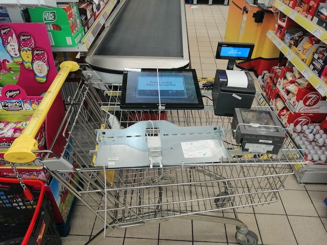 Czytelniczka alarmuje: pracuję w Biedronce, obchodzą przepisy "mobilną kasą"