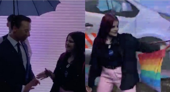 Bosak prosi dziewczynę, żeby przed zdjęciem z nim zdjęła tęczową torbę 