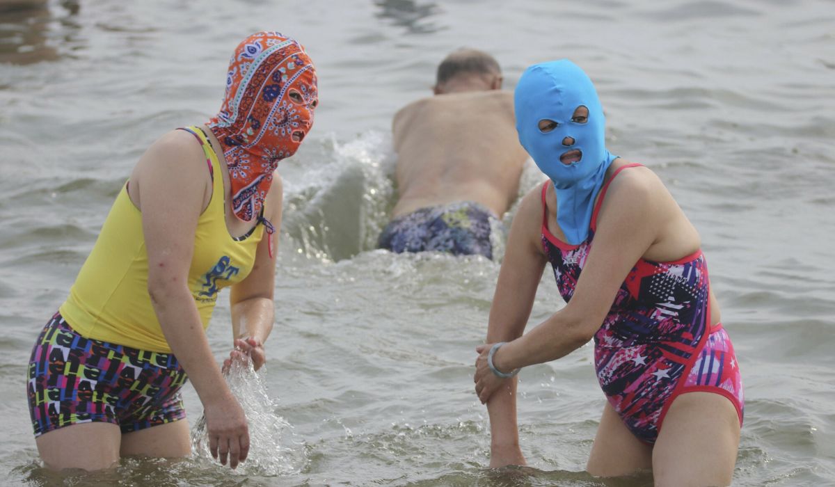 Facekini - maski przeciwsłoneczne robią się popularnym elementem odzieży w Chinach