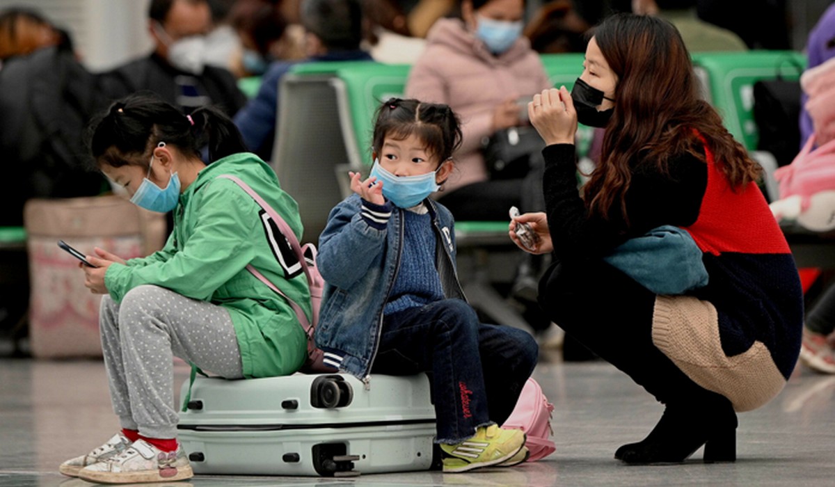 Chiny: w niektórych miastach w obawie przed pandemią izolacja po przyjeździe trwa 56 dni