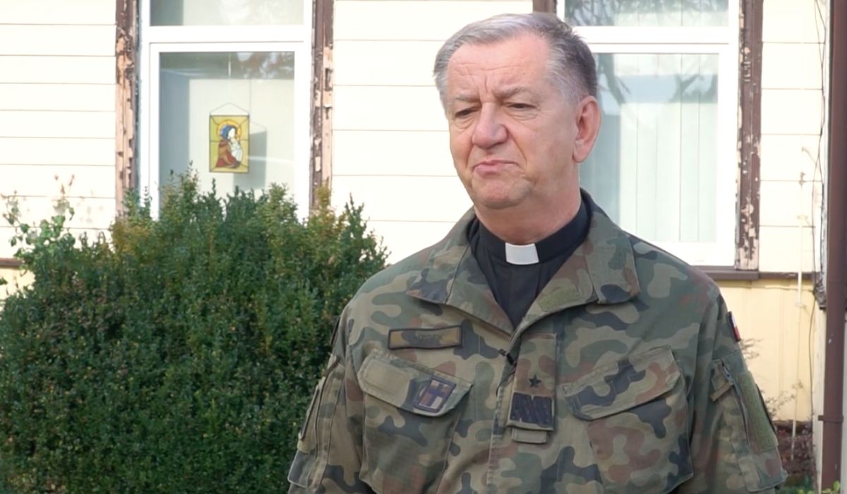 Abp Guzdek pochwalił służby mundurowe działające na granicy, podziękował za profesjonalizm i "ludzkie odruchy"