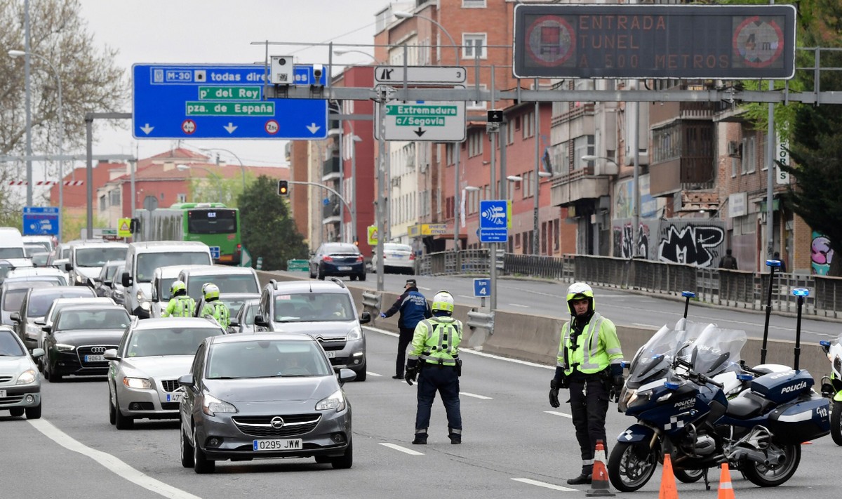Hiszpania: na większości ulic w miastach wprowadzono ograniczenie prędkości do 30 km/h