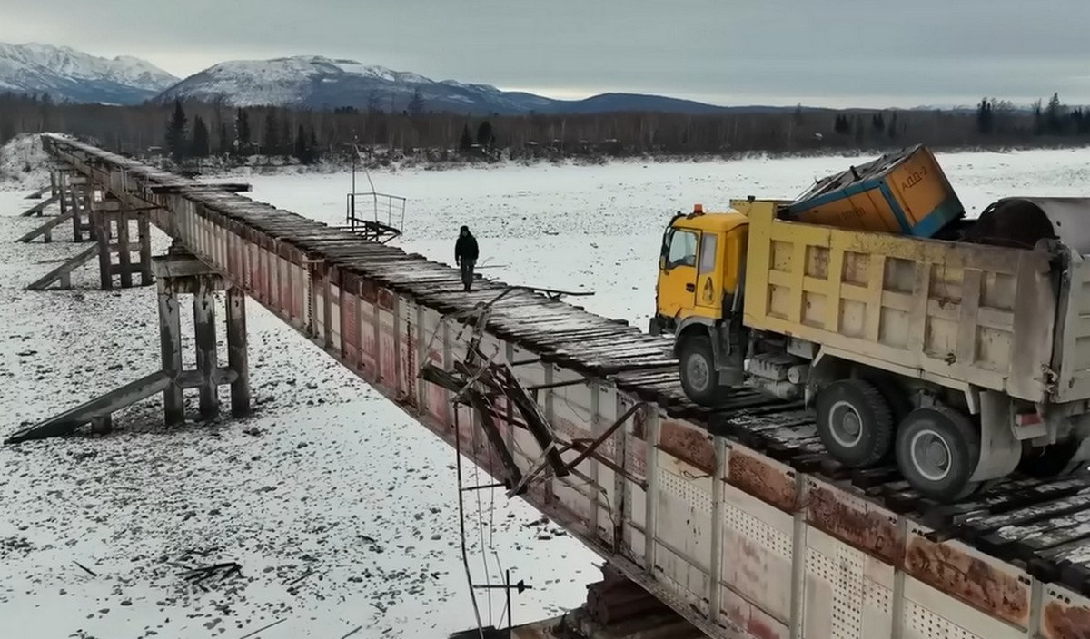 Może chcesz zobaczyć najniebezpieczniejszy most w Rosji, który wygląda, jakby trzymał się na ślinę