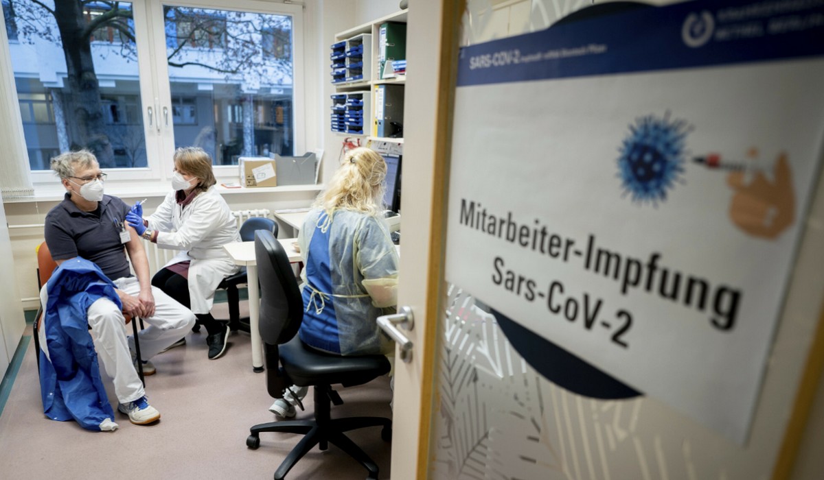 Niemcy: ponad 65% społeczeństwa jest zaszczepione, przy tym 60% w pełni