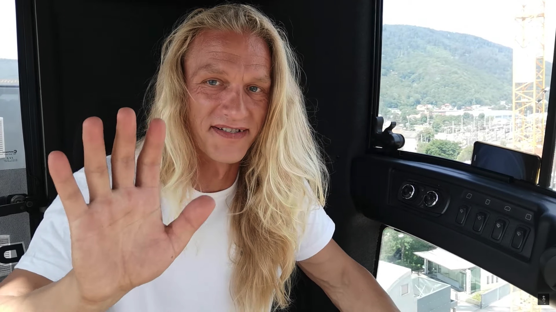 "Geralt z dźwigu" doczekał się wreszcie lepszych warunków pracy, bo wyemigrował