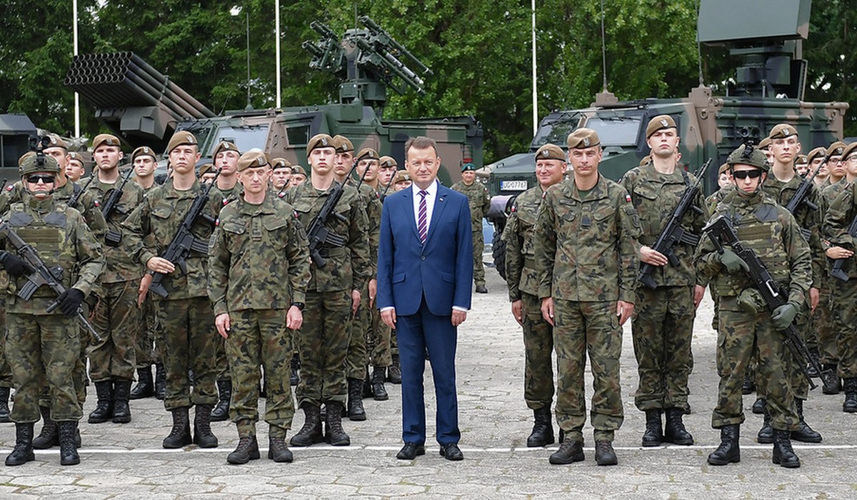 Błaszczak kusi młodych: nie będzie obowiązkowego poboru, ale można się zaciągnąć i zarobić 4000 zł brutto