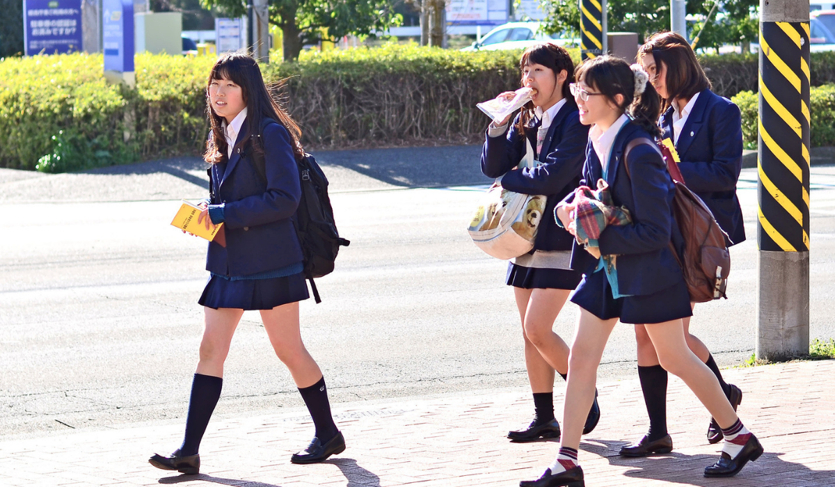 Japonia: kolejne szkoły zakazują uczennicom włosów "w koński ogon" bo to zbyt podniecająca fryzura