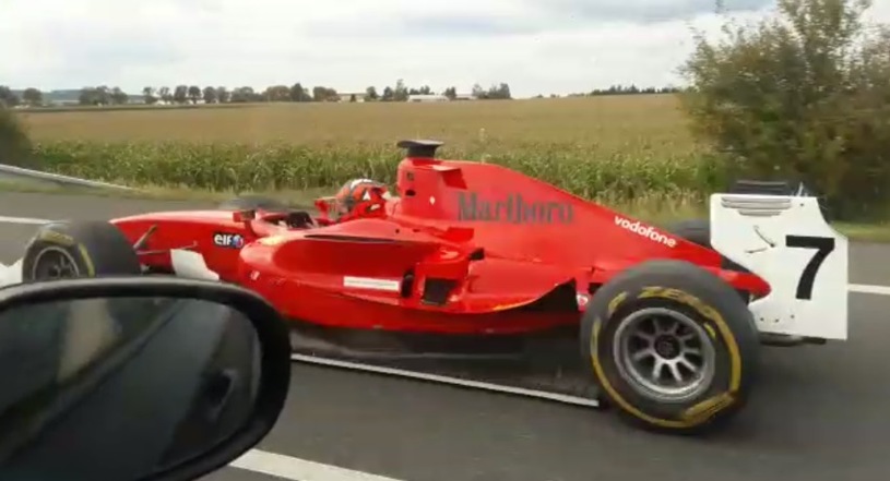 Czechy: policja szuka kierowcy, który jechał bolidem F1 na autostradzie