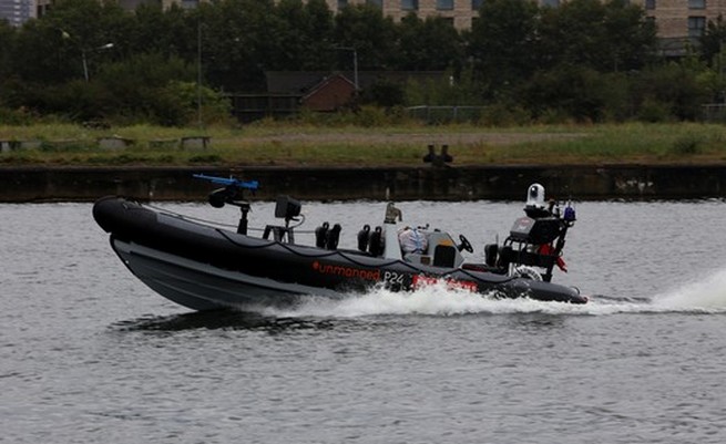 Wielka Brytania testuje autonomiczne łodzie z karabinami maszynowymi
