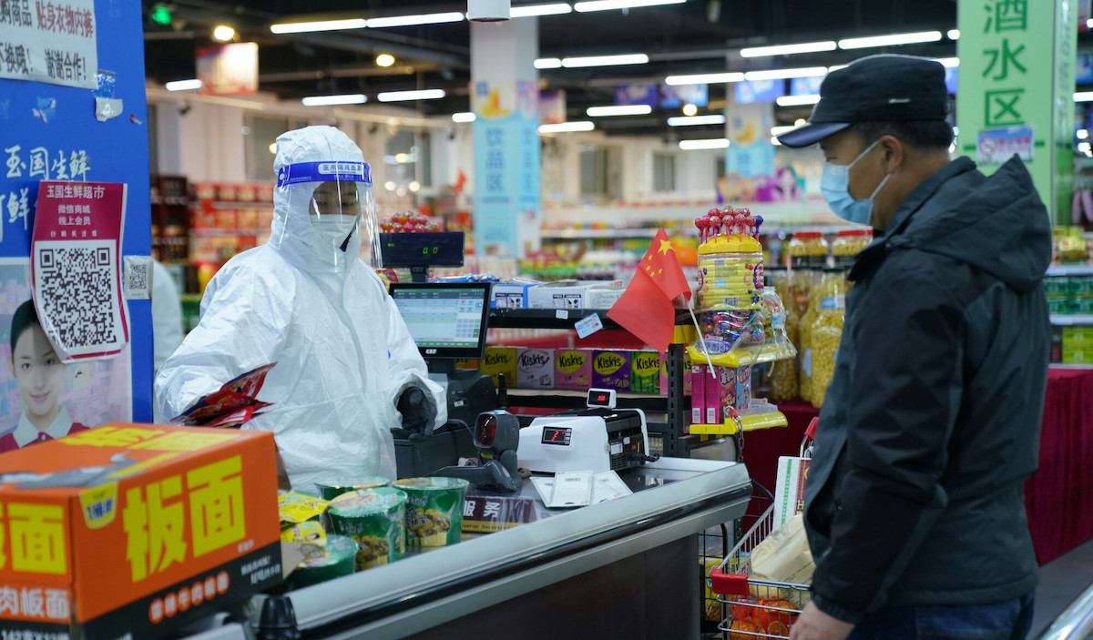 Chiny mobilizują mieszkańców do robienia zapasów na możliwe lokalne lockdowny i kwarantanny