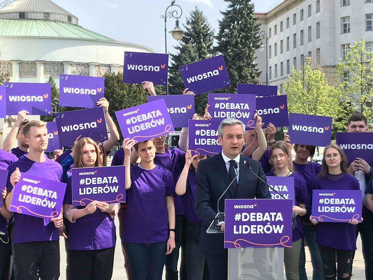Biedroń wyzywa Kaczyńskiego i Schetynę na debatę