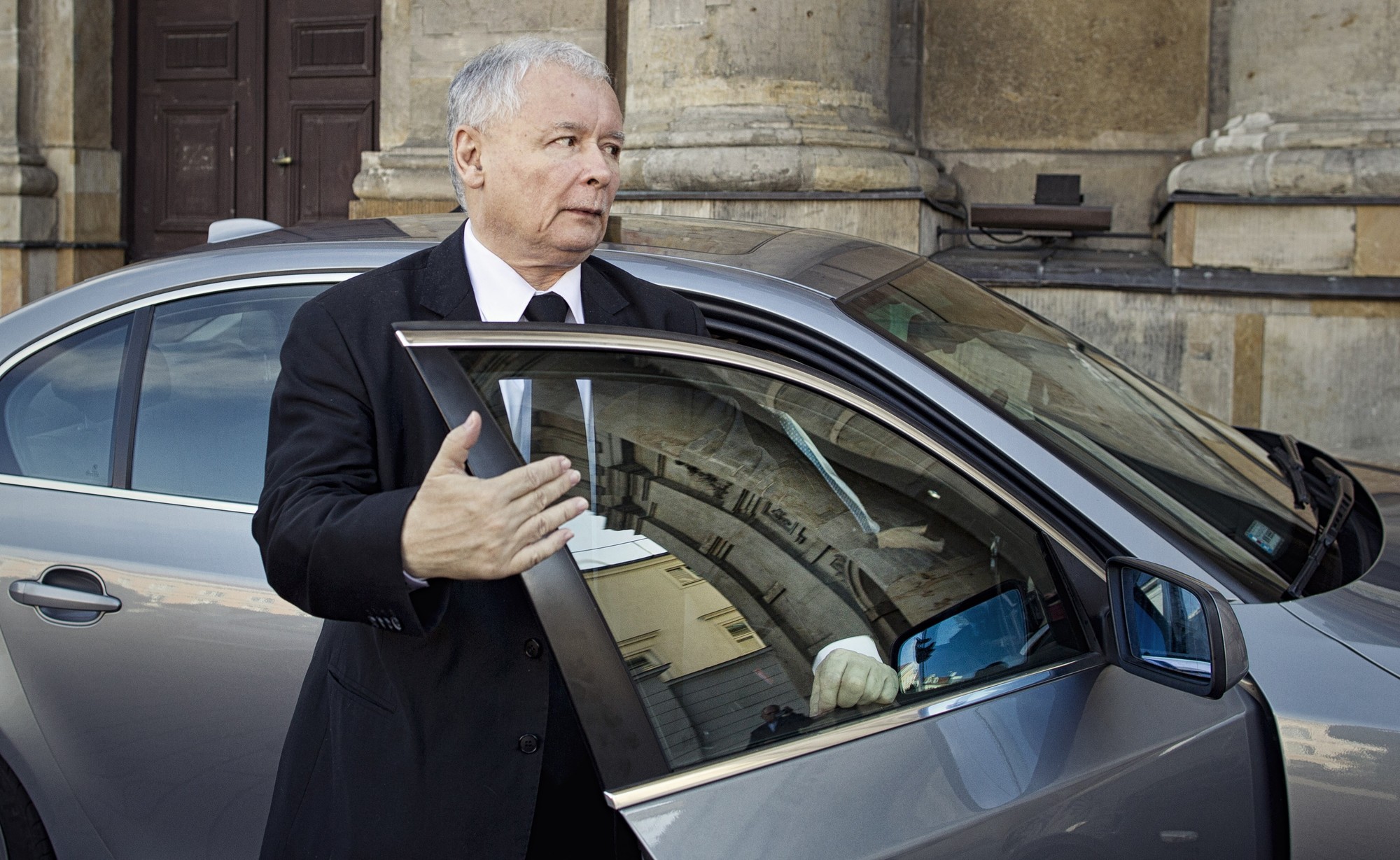 Rzecznik PiS: Jarosław Kaczyński czekał 1,5 roku na operację 