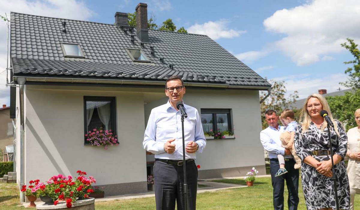 Morawiecki apeluje do Polaków, żeby postarali się ocieplić domy jeszcze przed sezonem grzewczym
