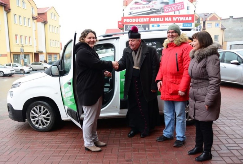 Chełm: proboszcz ufundował ambulans dla hospicjum