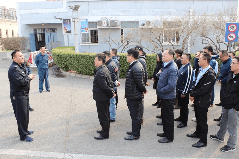 Chińska firma robi wycieczki do więzienia dla pracowników, tak profilaktycznie