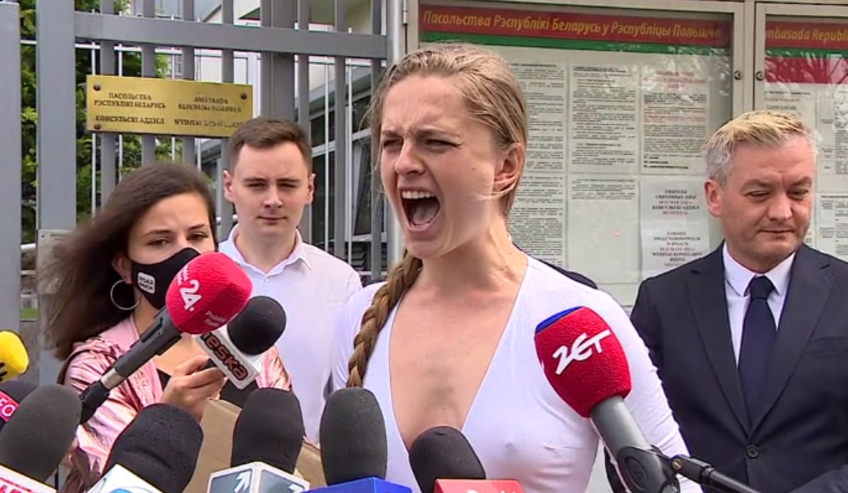 Białoruska aktywistka przez minutę krzyczała pod ambasadą. "My już nie możemy milczeć"