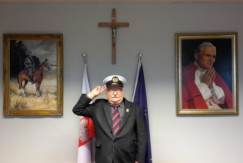 Wałęsa: "Jadę do Warszawy. Nie będę w posiadaniu broni palnej"