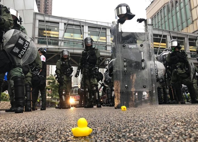 Hong Kong: policja skonfiskowała 10 mln dolarów dotacji dla protestujących