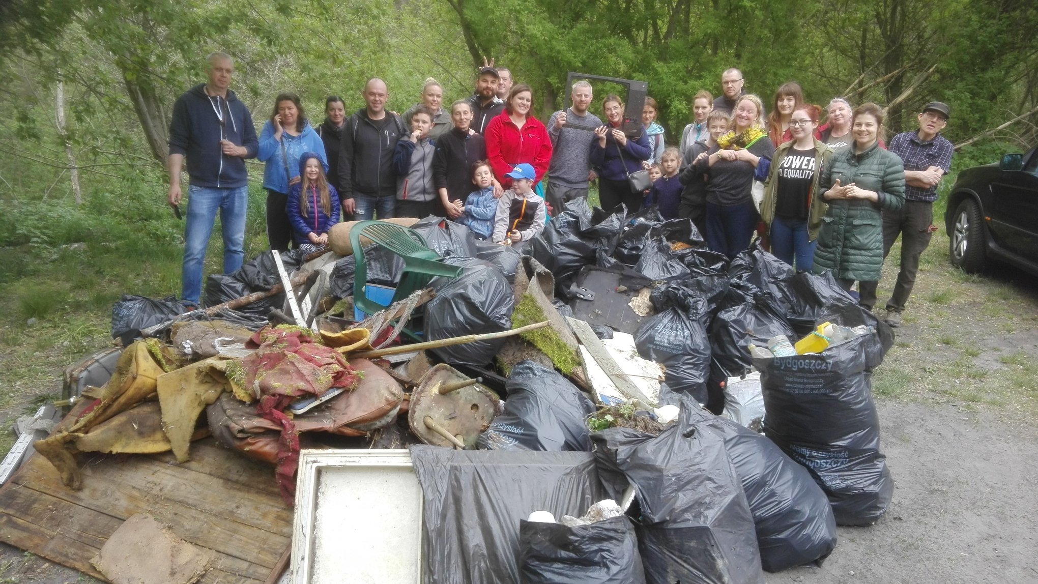Bydgoszcz: mieszkańcy skrzyknęli się i posprzątali sobie okolicę