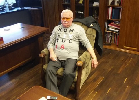 Wałęsa zapowiada nową książkę o sobie: będzie bestseller