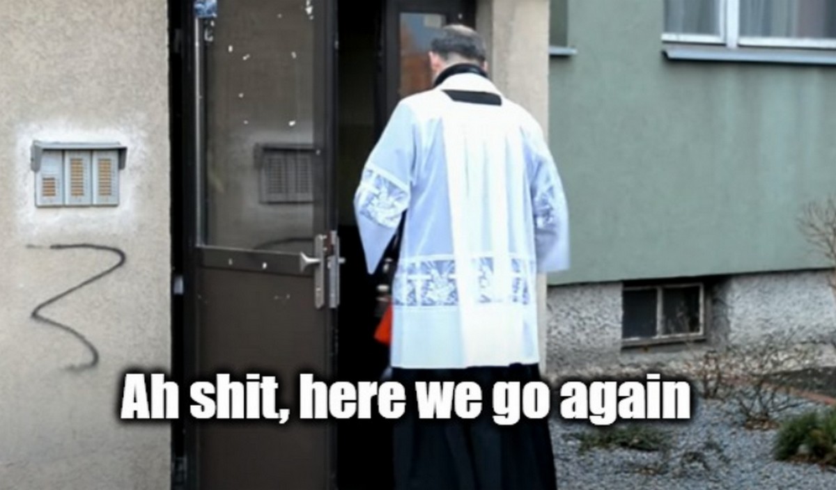 Sondaż: mniej niż połowa Polaków zamierza przyjąć księdza po kolędzie