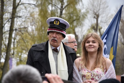 Korwin-Mikke: "Teraz nastolatki będą się masowo pchały księżom do łóżek"