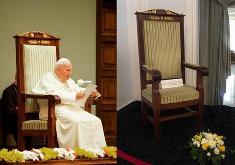 "Fotel, na którym zasiadał Ojciec Święty, jest relikwią trzeciego stopnia"