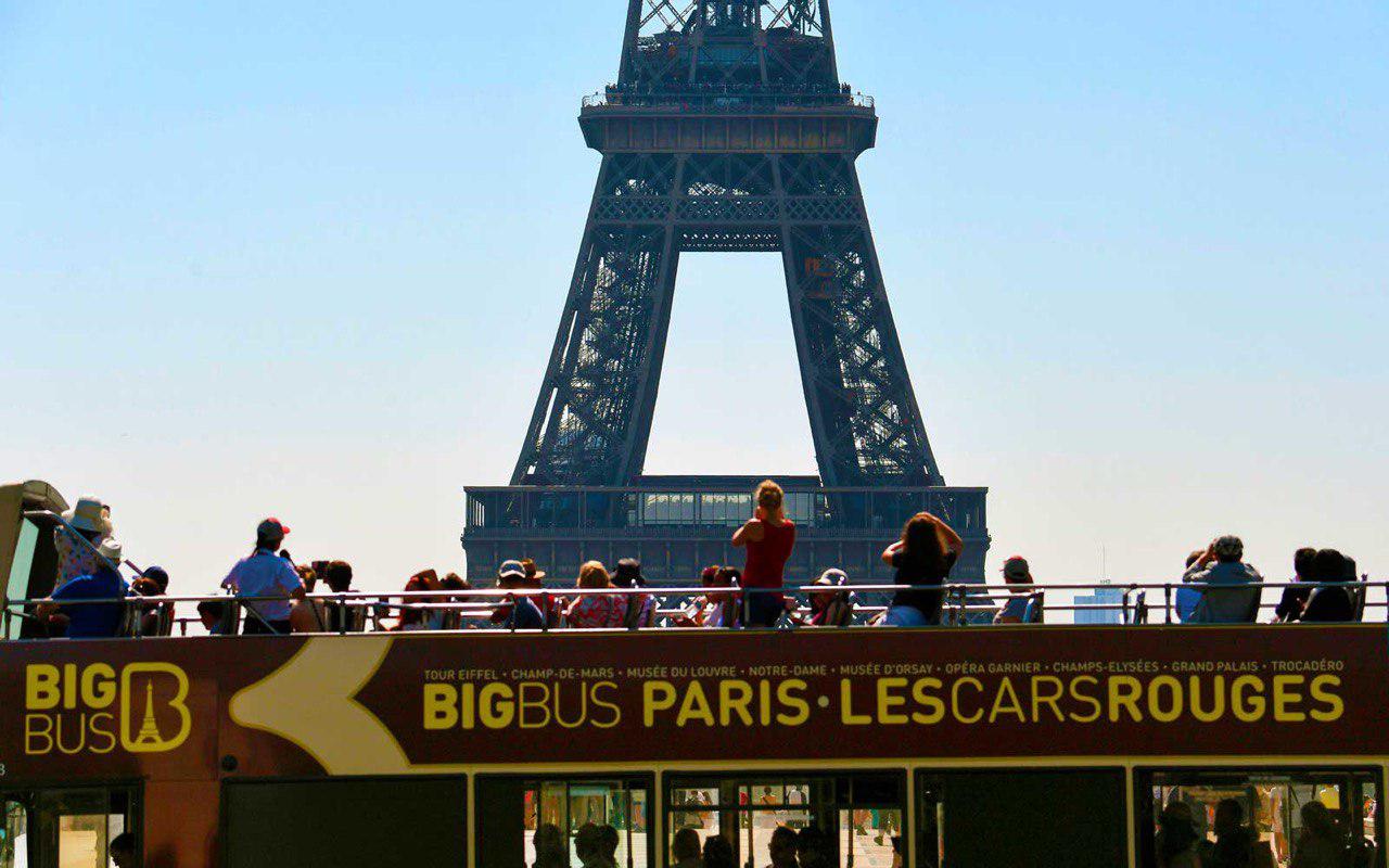 Francja: Paryż pozbędzie się autokarów turystycznych z centrum miasta