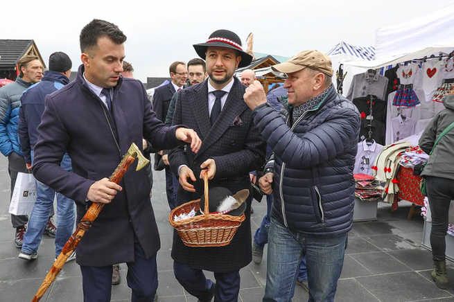 Jaki o zarobkach nauczycieli: naprawdę 8100 zł to nie jest mała pensja