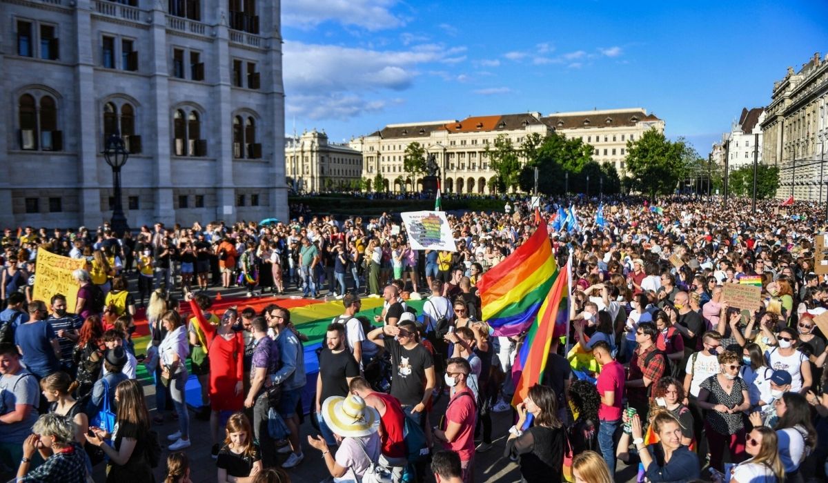 Na Węgrzech książki o homose*sualizmie muszą być teraz sprzedawane w zamkniętych opakowaniach