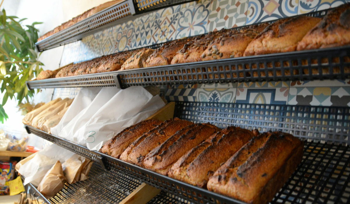 Branża piekarska domaga się interwencji albo ceny za chlebek mogą niebawem wszystkich zaskoczyć jak grabie w trawie