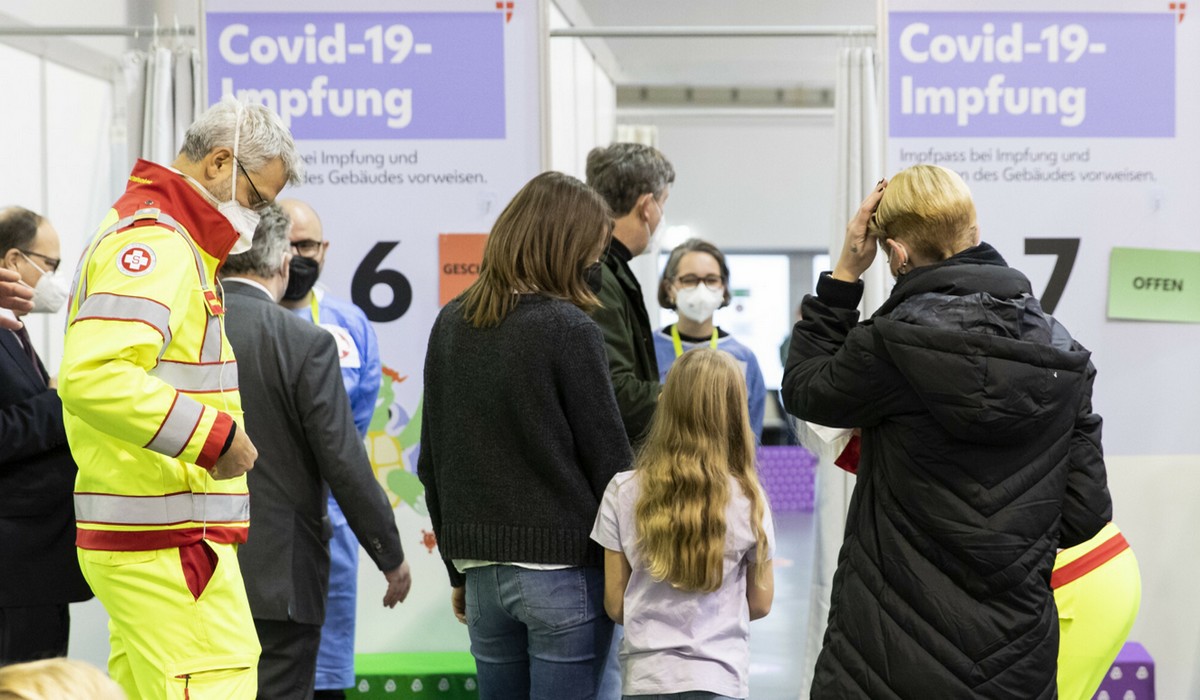 Austria jako pierwszy kraj w UE wprowadza obowiązkowe szczepienia na Covid-19