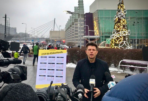 Ryszard Petru nie mógł znaleźć miejsca parkingowego, więc żąda "likwidacji handlu w niedziele"