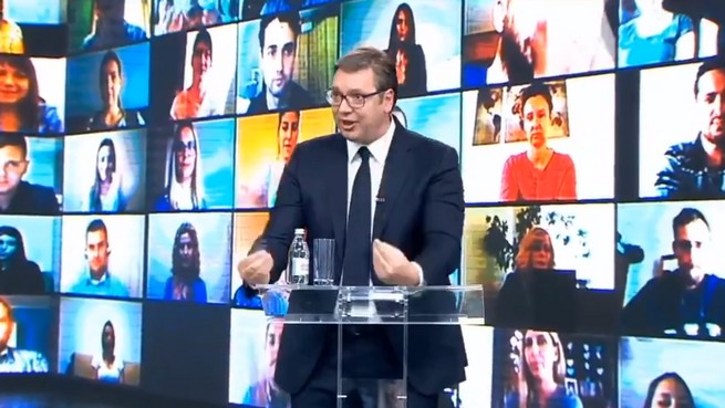 Prezydent Serbii wystąpił na wirtualnym wiecu z klaszczącymi zwolennikami